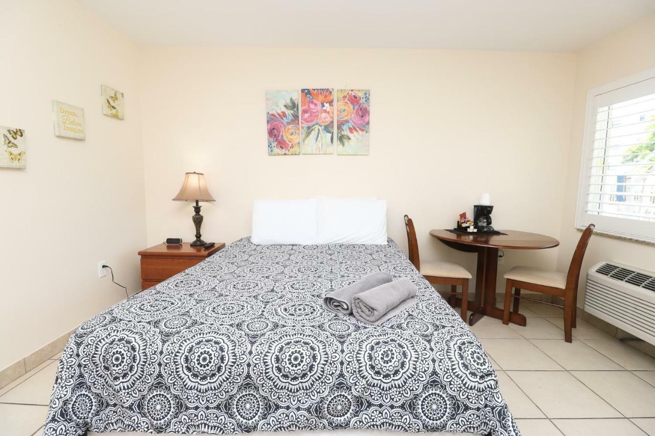 Atlantique Beach House Hotel Дирфилд Бич Экстерьер фото